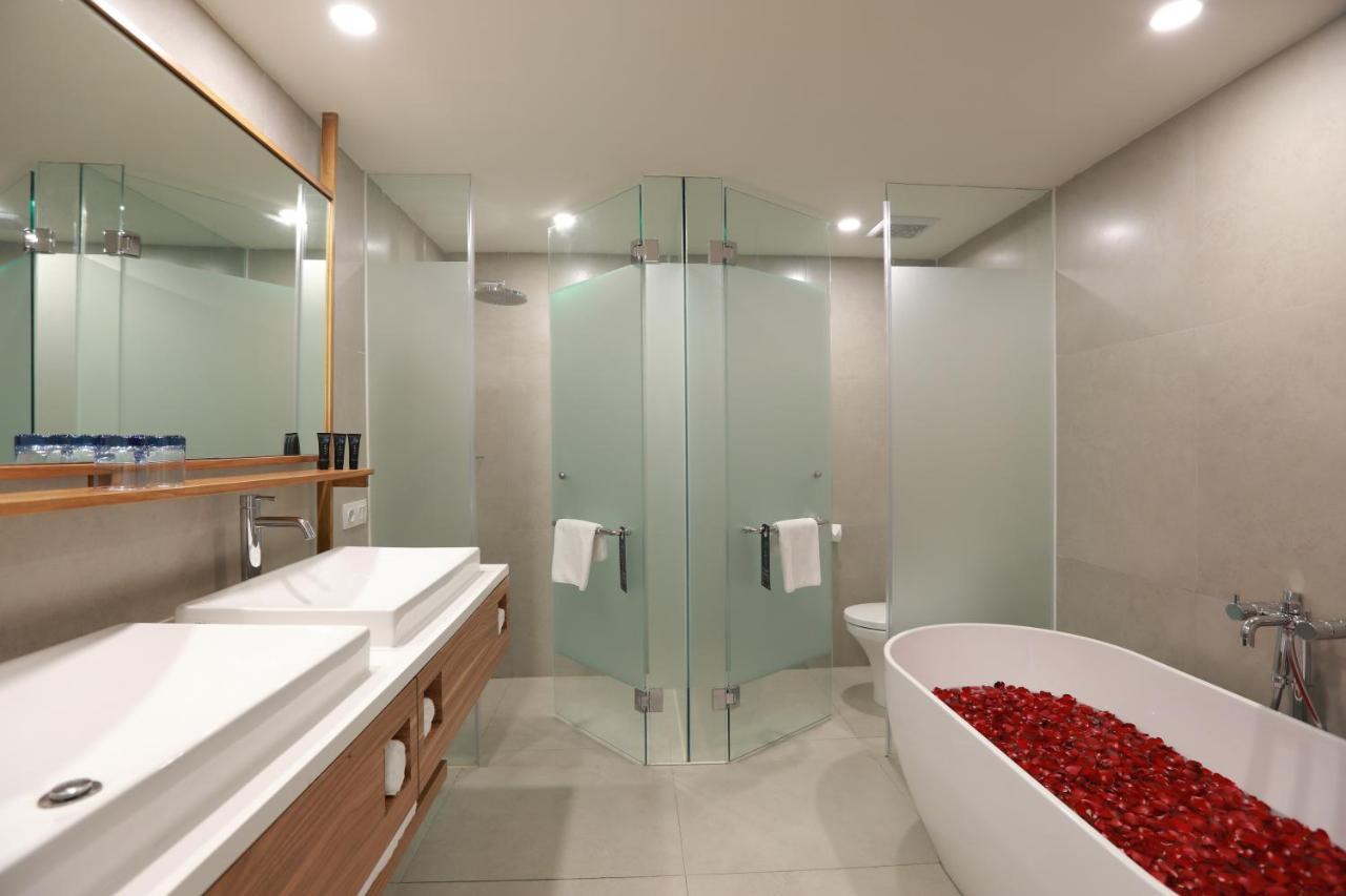 Hotel Illira 4*